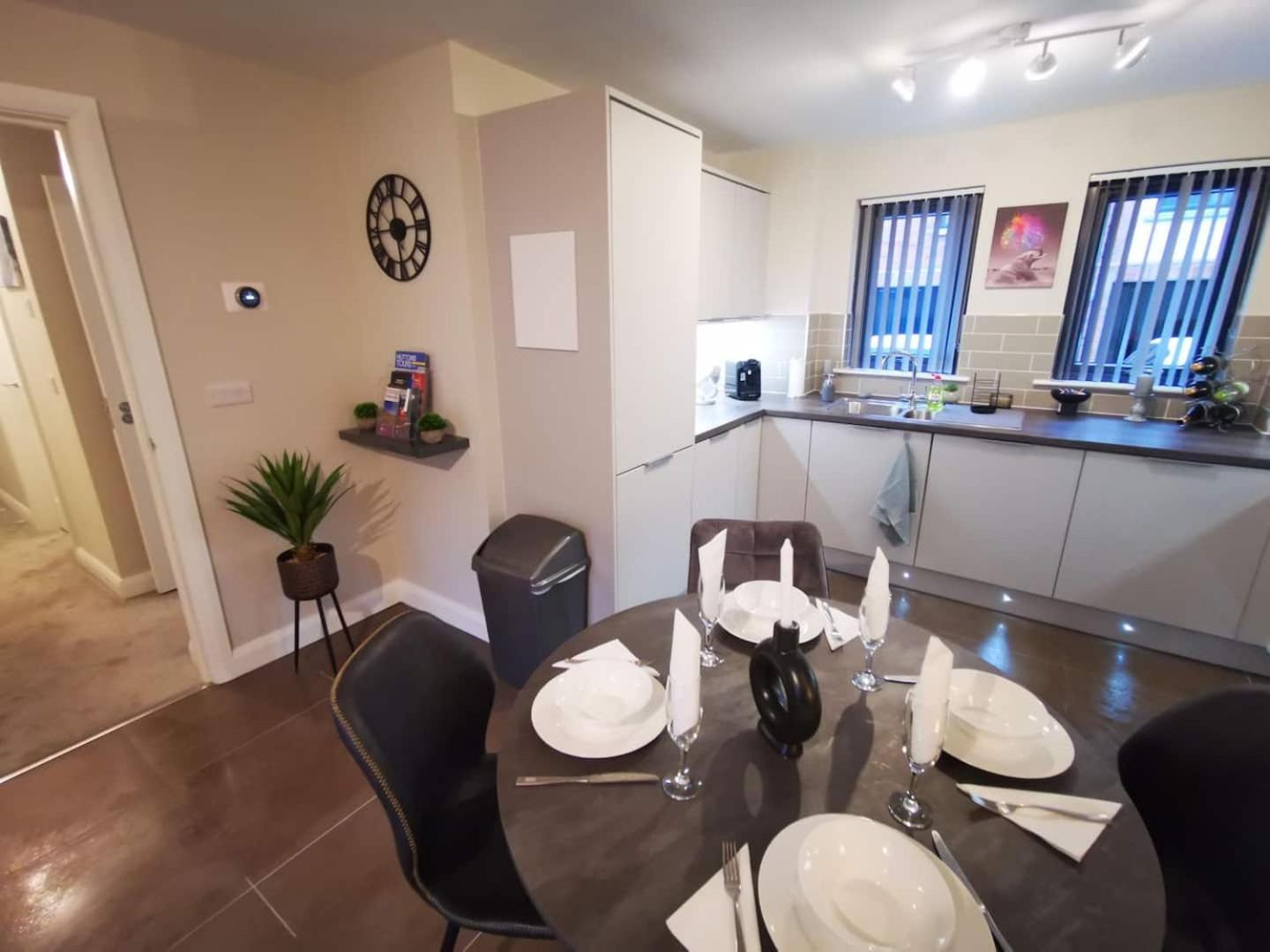 Belfast Central 2 Bedroom Luxurious Modern Stay Exterior photo